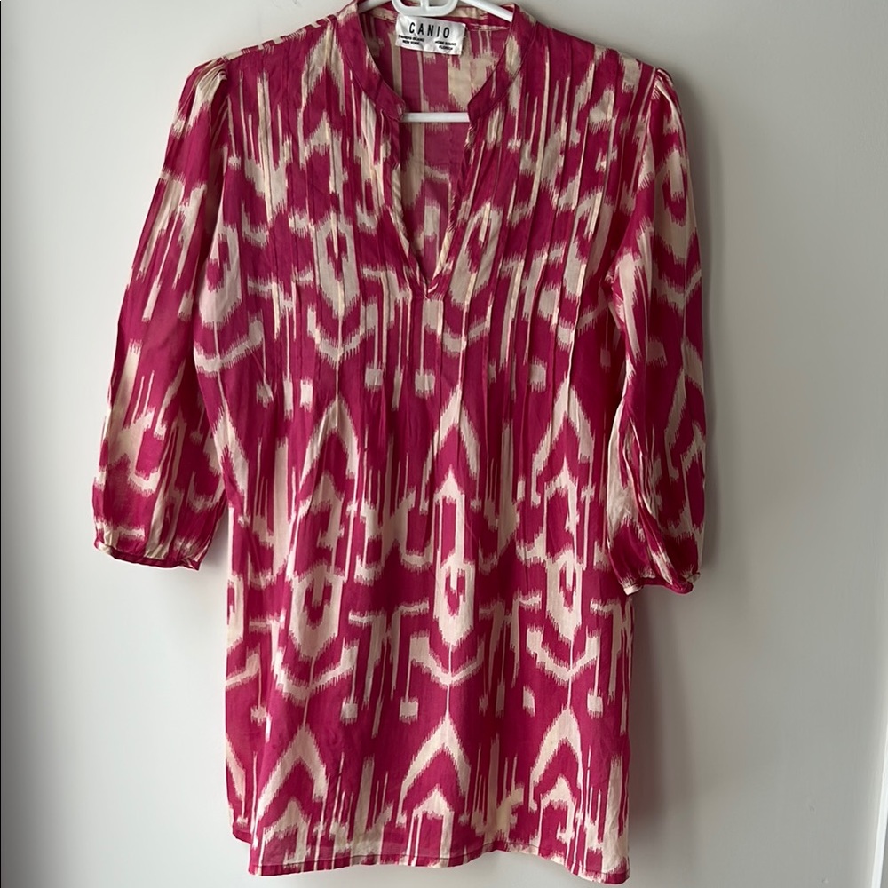 Red and White Relaxed Graphic Tunic with 3/4 Sleeves